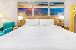 Days Inn by Wyndham Roanoke Near I-81