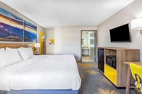 Days Inn by Wyndham Roanoke Near I-81