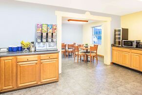 Days Inn by Wyndham Roanoke Near I-81