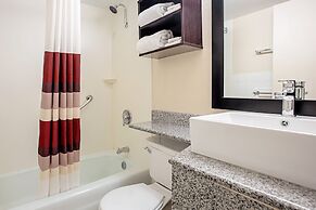 Red Roof Inn PLUS+ Wichita East