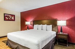 Red Roof Inn PLUS+ Wichita East