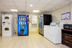 Red Roof Inn PLUS+ Wichita East