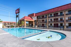 Red Roof Inn & Suites Pigeon Forge - Parkway