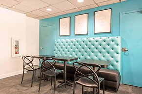 Quality Inn & Suites Near the Theme Parks