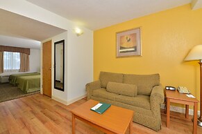 Quality Inn & Suites Near the Theme Parks