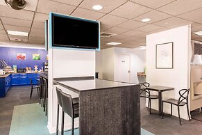 Quality Inn & Suites Near the Theme Parks