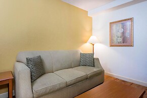 Quality Inn & Suites Near the Theme Parks