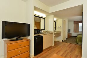 Quality Inn & Suites Near the Theme Parks