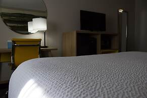 Days Inn by Wyndham Colby