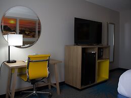 Days Inn by Wyndham Colby