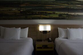 Days Inn by Wyndham Colby