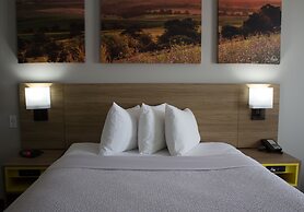 Days Inn by Wyndham Colby