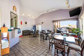 Econo Lodge Little Creek