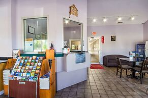 Econo Lodge Little Creek