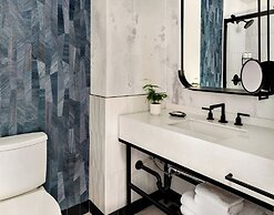 Kimpton Theta New York - Times Square by IHG