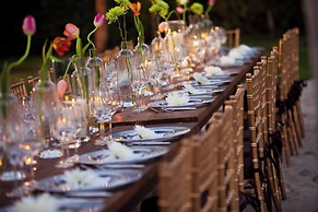 Kimpton Surfcomber Hotel by IHG