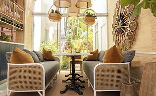 Kimpton Surfcomber Hotel by IHG