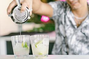 Kimpton Surfcomber Hotel by IHG