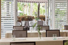 Kimpton Surfcomber Hotel by IHG