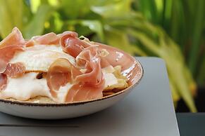 Kimpton Surfcomber Hotel by IHG