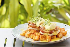 Kimpton Surfcomber Hotel by IHG