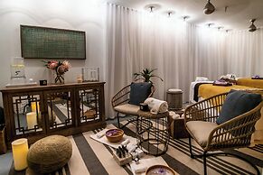 Kimpton Surfcomber Hotel by IHG