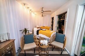 Kimpton Surfcomber Hotel by IHG