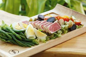 Kimpton Surfcomber Hotel by IHG