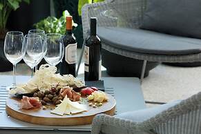 Kimpton Surfcomber Hotel by IHG