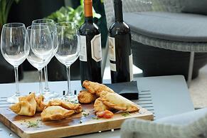 Kimpton Surfcomber Hotel by IHG