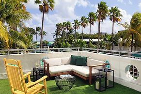 Kimpton Surfcomber Hotel by IHG