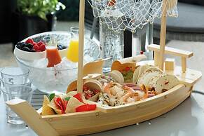 Kimpton Surfcomber Hotel by IHG