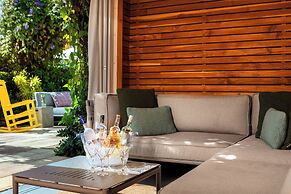 Kimpton Surfcomber Hotel by IHG