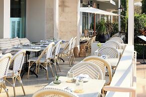 Kimpton Surfcomber Hotel by IHG