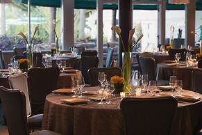 Kimpton Surfcomber Hotel by IHG