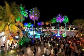 Kimpton Surfcomber Hotel by IHG