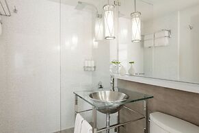 Kimpton Surfcomber Hotel by IHG