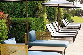 Kimpton Surfcomber Hotel by IHG