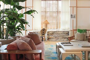 Kimpton Surfcomber Hotel by IHG