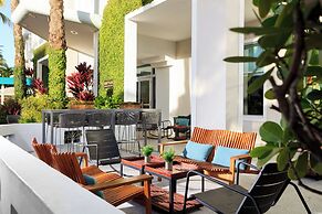 Kimpton Surfcomber Hotel by IHG