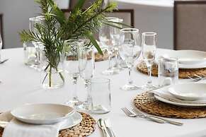 Kimpton Surfcomber Hotel by IHG