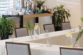 Kimpton Surfcomber Hotel by IHG