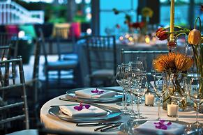 Kimpton Surfcomber Hotel by IHG