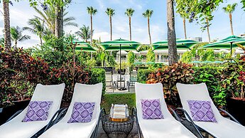 Kimpton Surfcomber Hotel by IHG