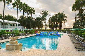 Kimpton Surfcomber Hotel by IHG