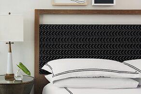 Kimpton Surfcomber Hotel by IHG