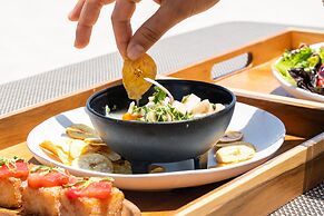 Kimpton Surfcomber Hotel by IHG