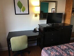 Days Inn by Wyndham Thomson