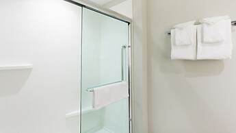 Holiday Inn Express & Suites Panama City Beach - Beachfront by IHG