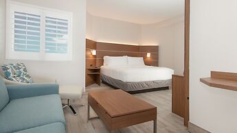 Holiday Inn Express & Suites Panama City Beach - Beachfront by IHG